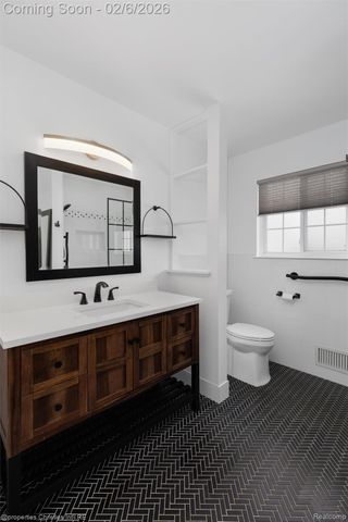 607 Fox Hills Drive N, Bloomfield Hills, MI 48304