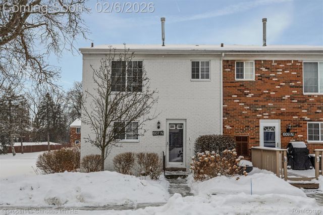 607 Fox Hills Drive N, Bloomfield Hills, MI 48304