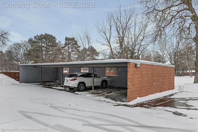 607 Fox Hills Drive N, Bloomfield Hills, MI 48304