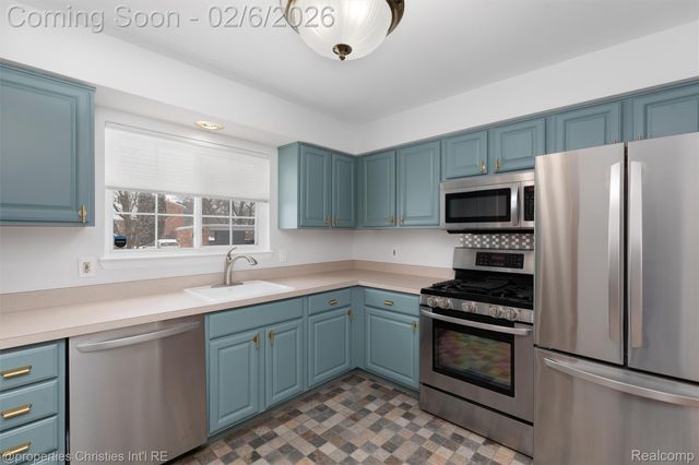 607 Fox Hills Drive N, Bloomfield Hills, MI 48304