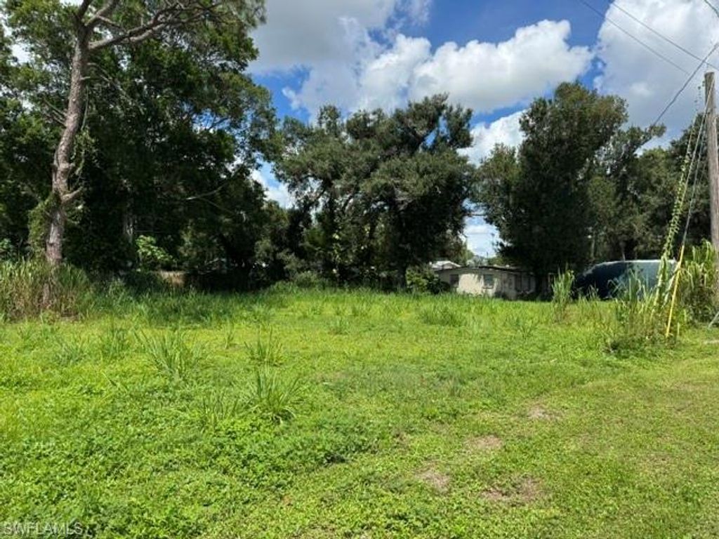 556 Clark ST, NORTH FORT MYERS, FL 33903 — exterior