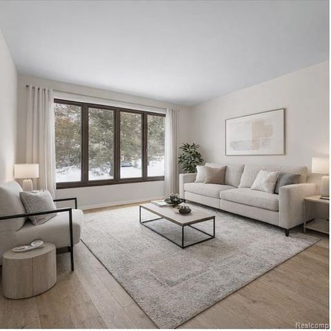 2247 Silver Maple Drive, Milford, MI 48380