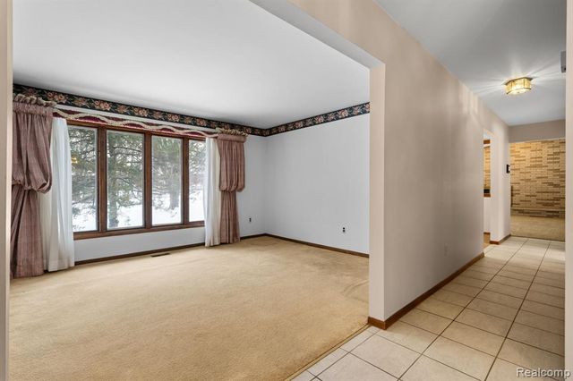 2247 Silver Maple Drive, Milford, MI 48380