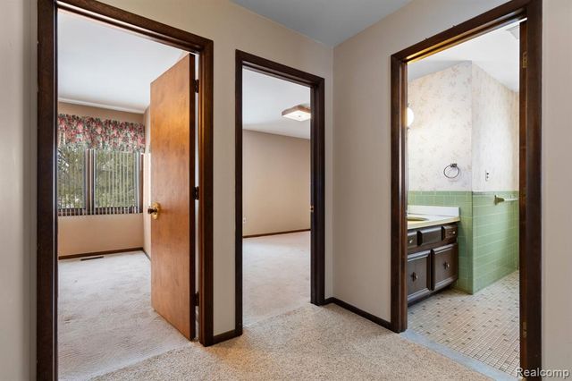 2247 Silver Maple Drive, Milford, MI 48380