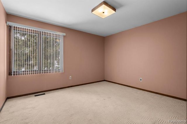 2247 Silver Maple Drive, Milford, MI 48380