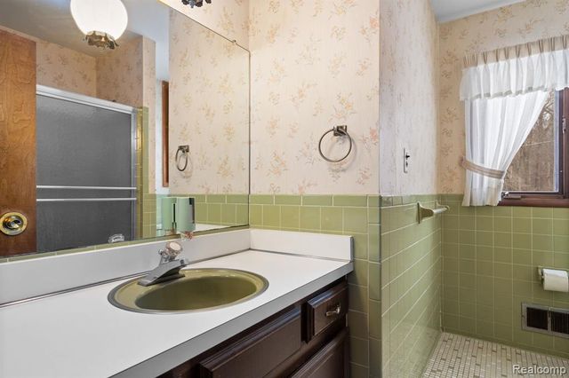 2247 Silver Maple Drive, Milford, MI 48380