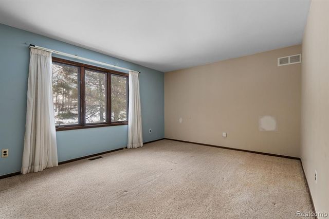 2247 Silver Maple Drive, Milford, MI 48380