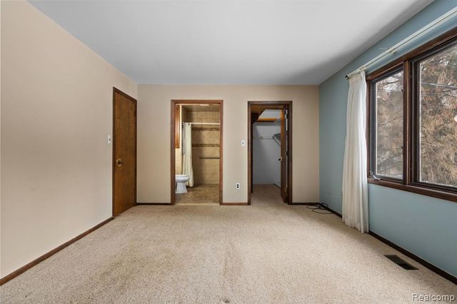 2247 Silver Maple Drive, Milford, MI 48380