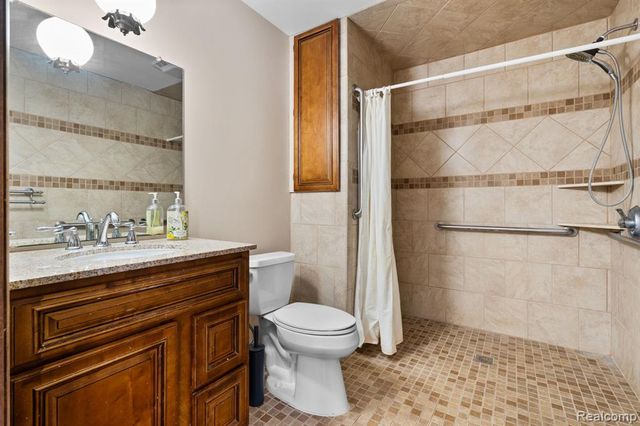 2247 Silver Maple Drive, Milford, MI 48380