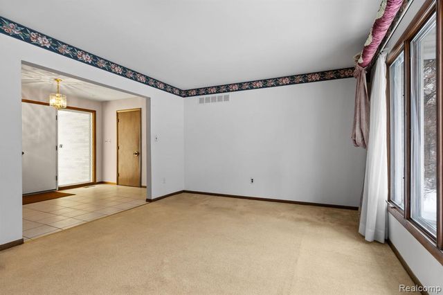 2247 Silver Maple Drive, Milford, MI 48380