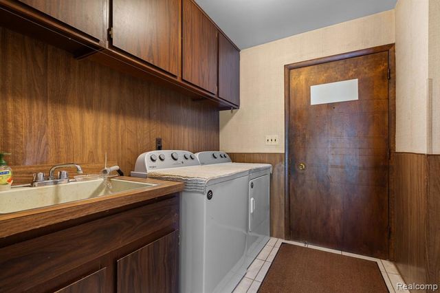 2247 Silver Maple Drive, Milford, MI 48380