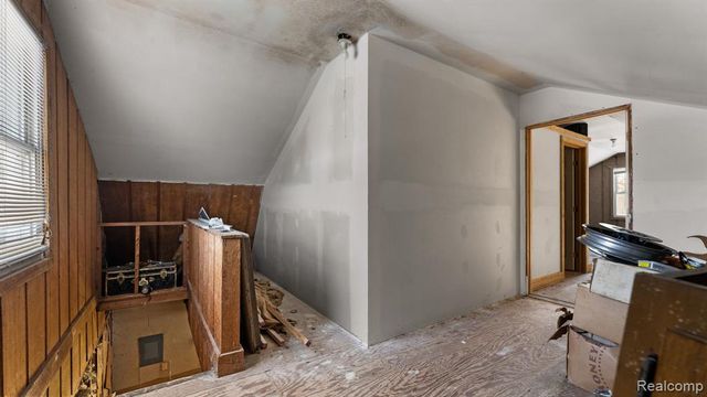 2247 Silver Maple Drive, Milford, MI 48380