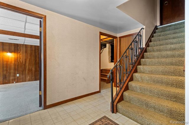 2247 Silver Maple Drive, Milford, MI 48380