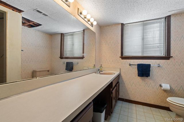 2247 Silver Maple Drive, Milford, MI 48380