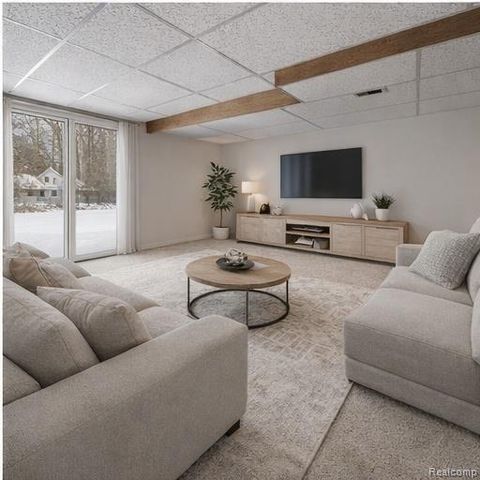 2247 Silver Maple Drive, Milford, MI 48380