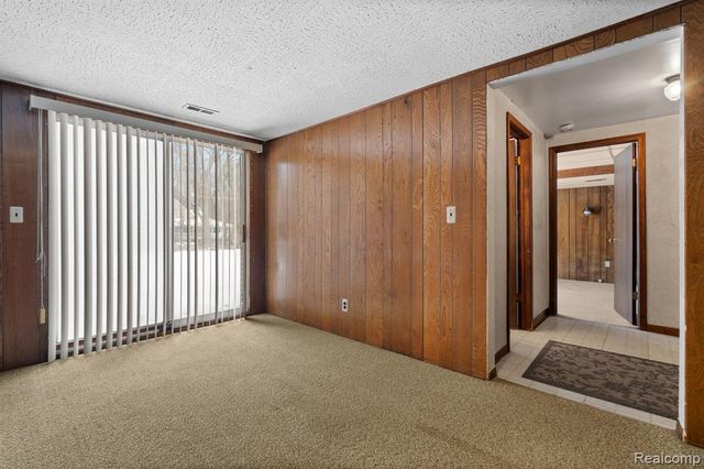 2247 Silver Maple Drive, Milford, MI 48380