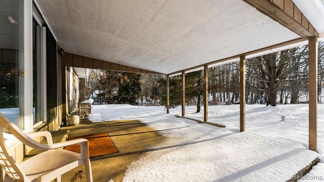 2247 Silver Maple Drive, Milford, MI 48380