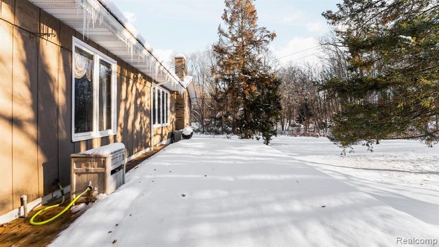 2247 Silver Maple Drive, Milford, MI 48380