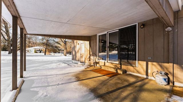 2247 Silver Maple Drive, Milford, MI 48380