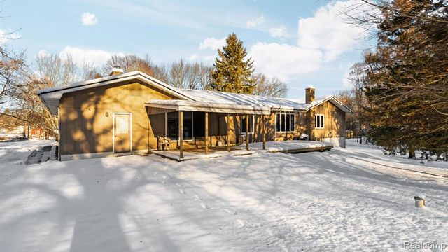 2247 Silver Maple Drive, Milford, MI 48380