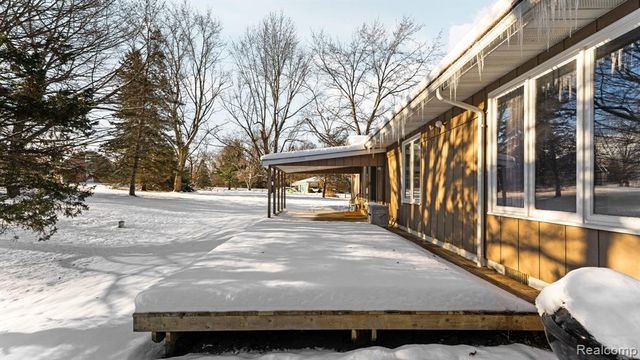 2247 Silver Maple Drive, Milford, MI 48380