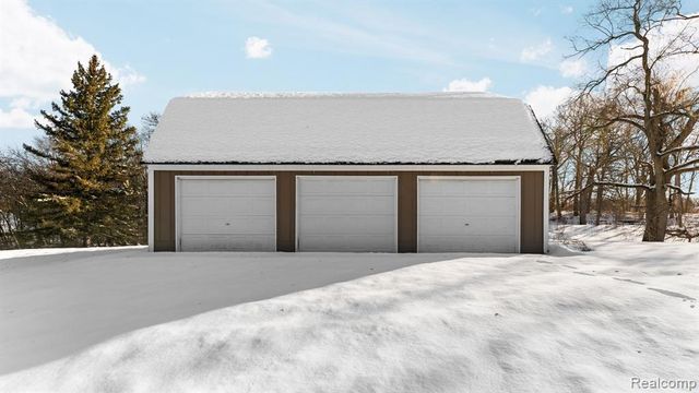 2247 Silver Maple Drive, Milford, MI 48380