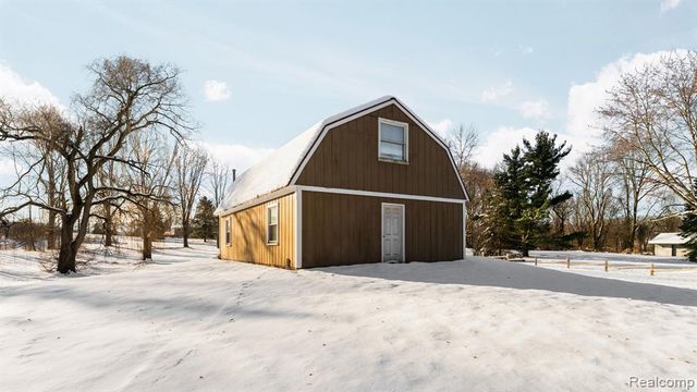 2247 Silver Maple Drive, Milford, MI 48380