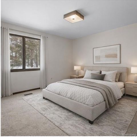 2247 Silver Maple Drive, Milford, MI 48380