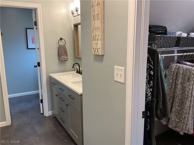 6578 S Timberidge Drive, Austintown, OH 44515