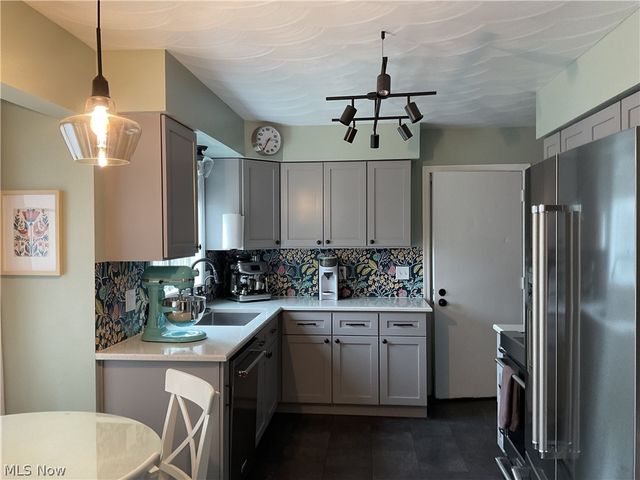 6578 S Timberidge Drive, Austintown, OH 44515