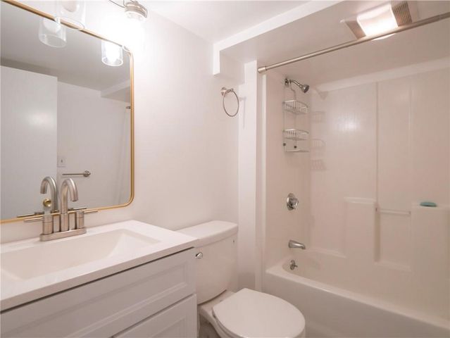 122 Ruggles Avenue, Newport, RI 02840