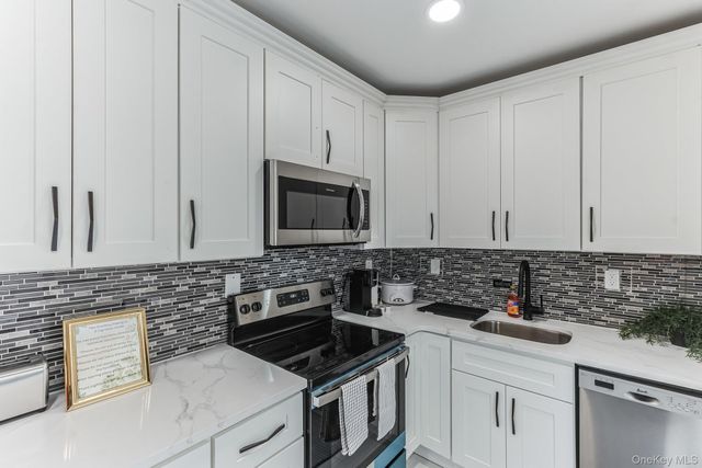 40-09 23rd Avenue, Astoria, NY 11105