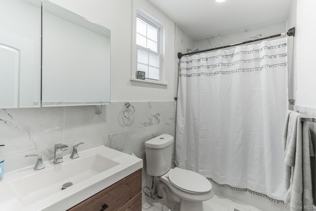 40-09 23rd Avenue, Astoria, NY 11105