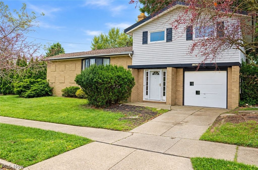 11404 Wallingford Avenue, Garfield Heights, OH 44125