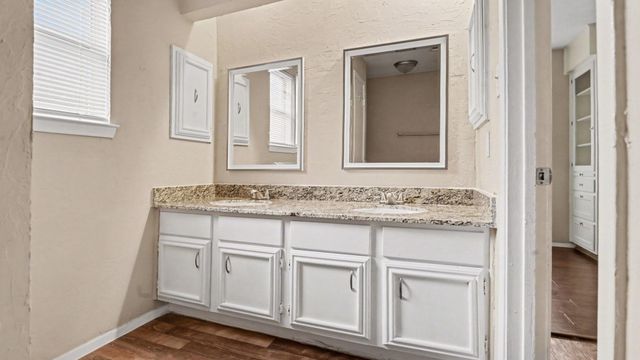 16318 Blackhawk Boulevard, Friendswood, TX 77546