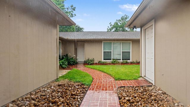 16318 Blackhawk Boulevard, Friendswood, TX 77546