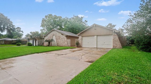 16318 Blackhawk Boulevard, Friendswood, TX 77546