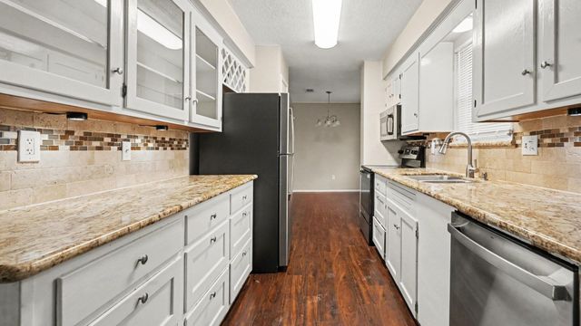 16318 Blackhawk Boulevard, Friendswood, TX 77546