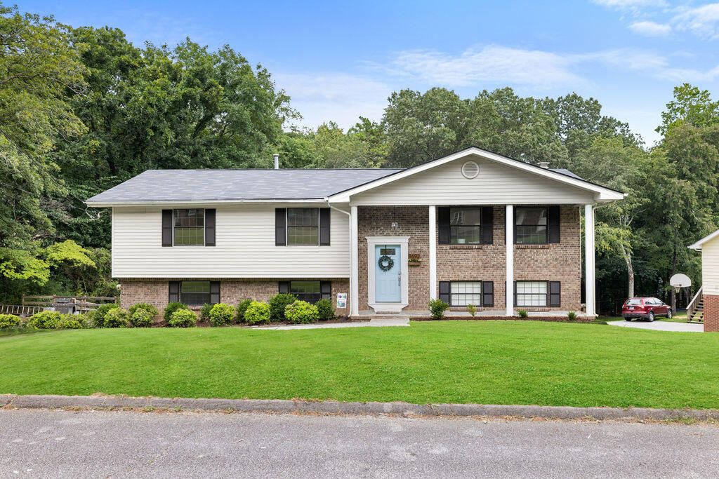 8692 Arbutus Drive, Hixson, TN 37343