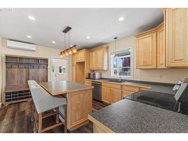 1228 SPRUCE St, Myrtle Point, OR 97458