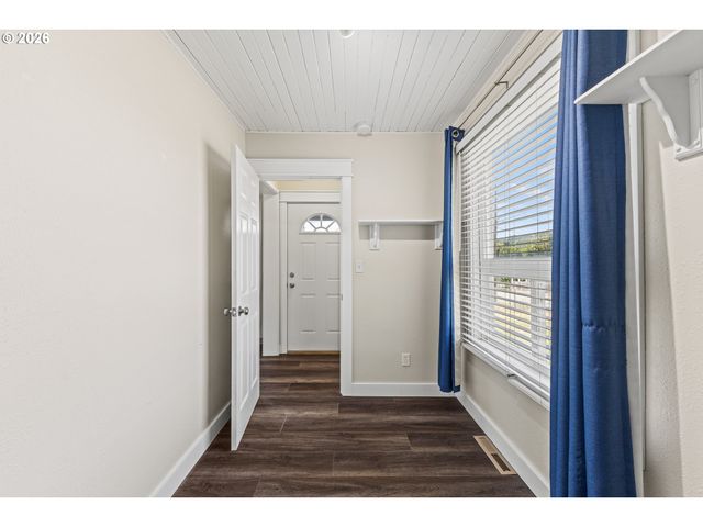 1228 SPRUCE St, Myrtle Point, OR 97458