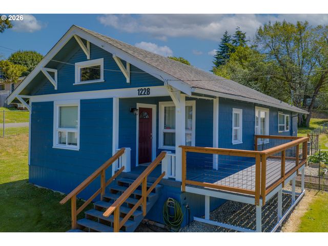 1228 SPRUCE St, Myrtle Point, OR 97458