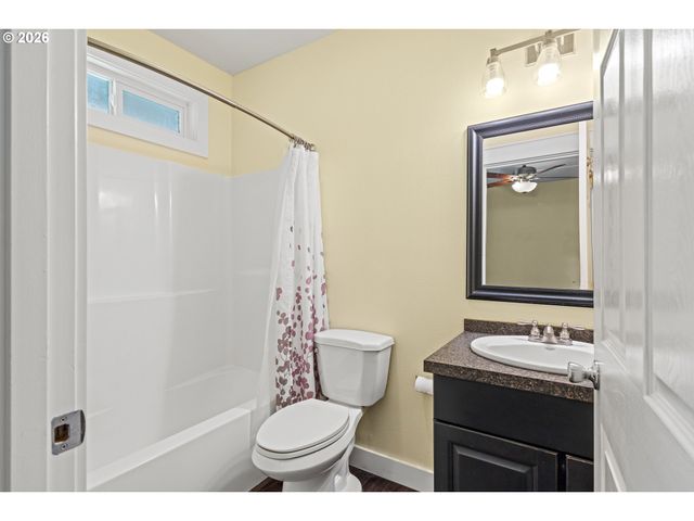 1228 SPRUCE St, Myrtle Point, OR 97458
