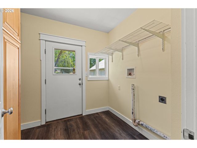 1228 SPRUCE St, Myrtle Point, OR 97458