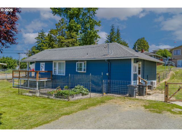 1228 SPRUCE St, Myrtle Point, OR 97458