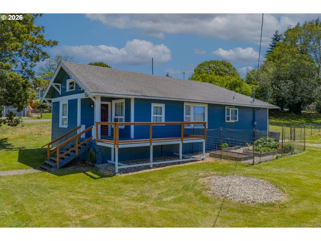 1228 SPRUCE St, Myrtle Point, OR 97458