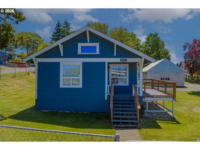 1228 SPRUCE St, Myrtle Point, OR 97458
