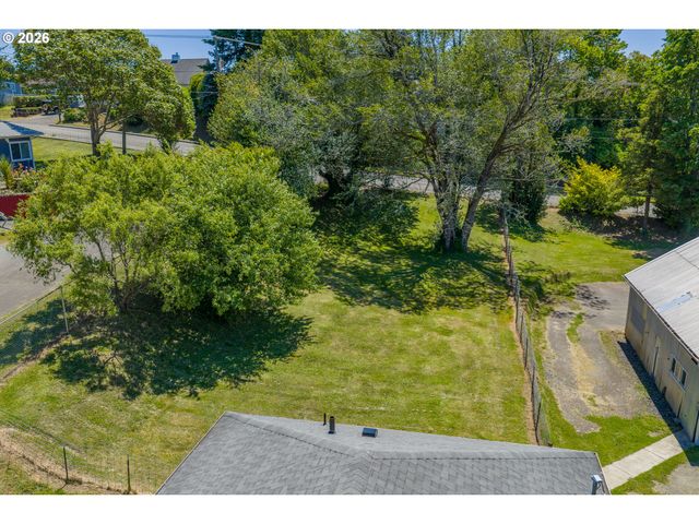1228 SPRUCE St, Myrtle Point, OR 97458