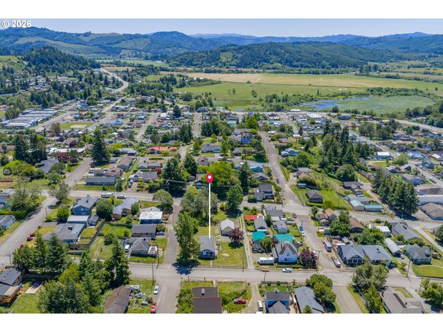 1228 SPRUCE St, Myrtle Point, OR 97458