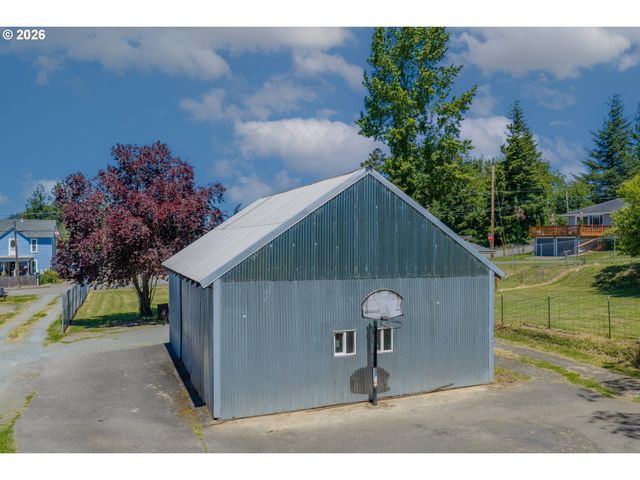 1228 SPRUCE St, Myrtle Point, OR 97458
